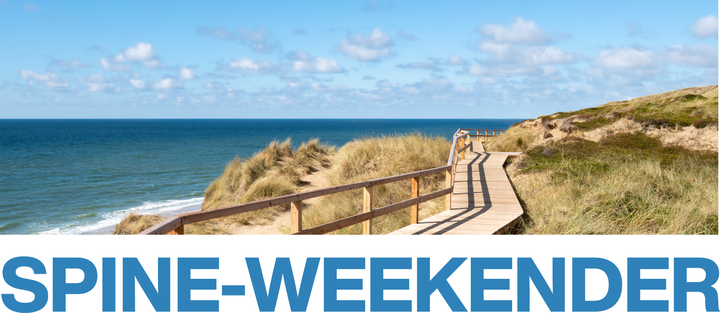 Spine-Weekender Schriftzug mit Steg in den Dünen am Sylter Strand.